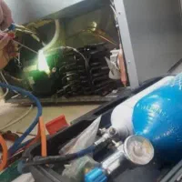 تعمیر و گاز گیر انواع یخچال فریزر( سیار)