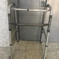واکر آلومینیومی تاشو قابلیت تنظیم ارتفاع درحدنو|آرایشی، بهداشتی، درمانی|تهران, فلسطین (میدان انقلاب)|دیوار