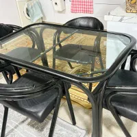 میز غذا خوری به همراه ۴عدد صندلی