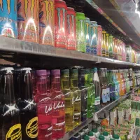 چیدمان / سوپر مارکت/ فروشگاه / کارگر