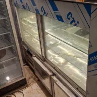 یخچال شیرینی فروشی .