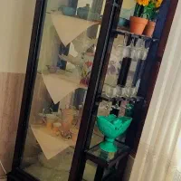 یک عدد ویترین ومیزتلویزیون