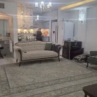 85-متری-در-گلبرگ