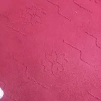 موکت قرمز در حد نو