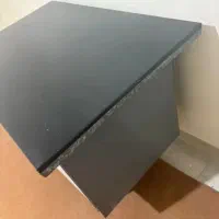 میز فلزی با روکش چرم