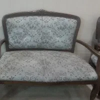 کتابخونه و مبل