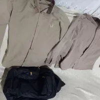 تعدادی لباس پسرانه و فرم مدرسه