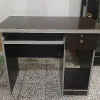 میز کامپیوتر در حد نو با چوب ام دی اف