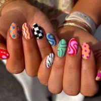 خدمات کاشت ناخن با ۵۰٪ تخفیف عیدانه