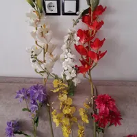 یک دسته گل و یک عدد گل و گلدان نگین دار|گل مصنوعی|کرمانشاه, |دیوار
