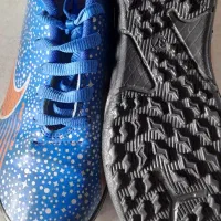 کفش ورزشی|کیف، کفش، کمربند|کومله, |دیوار