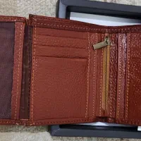 تعدادی کیف جیبی  و کیف اداری و لب تاپ|کیف، کفش، کمربند|ری, شهادت|دیوار