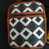 کیف|کیف، کفش، کمربند|بندر دیر, |دیوار