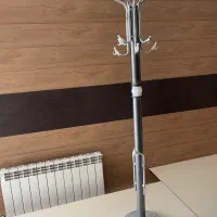 چوب لباسی فلزی در حد نو