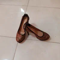 کفش|کیف، کفش، کمربند|میانه, |دیوار