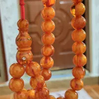 دوعدد تسبیح وکهربا ی کهنه ناصر بهمنی