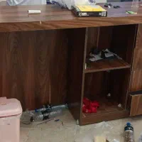 میز و کمد در حد نو