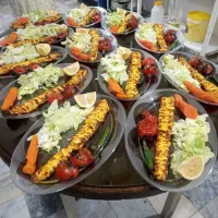 به یک نیرو کار جهت کمک آشپز لازم دارم