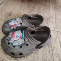 کفش بچگانه|کفش و لباس بچه|اندیشه, اندیشه فاز ۱|دیوار