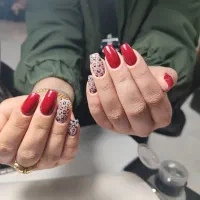 تخفیف استثنایی کاشت و ترمیم ناخن