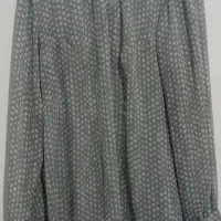 تعدادی لباس در حد نو