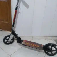 اسکوتر و یه جفت اسکیت foXباچرخ ژله ای وکلاه ایمنی