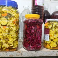 زیتون و خیارشور و آبغوره و سیر ترشی و انواع ترشی|خوردنی و آشامیدنی|تاکستان, |دیوار