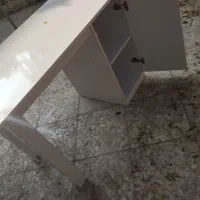 میز سفید کاملا سالم