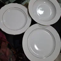 بشقاب سفید لب طلایی