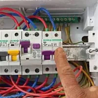 عیب یابی برق و اجرای تاسیسات برق (برقکار)