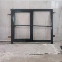 تعداد درب پنجره و درب اکاردوینی بسیارسنگین و سالم