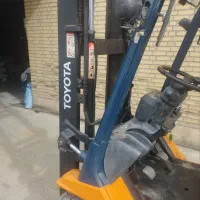 لیفتراک تویوتا 2.5تن درحد