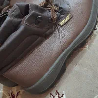 کفش ایمنی سایز ۴۲ و ۴۳