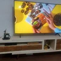 میز تلویزیون در حد نو چند ماهی خریداری شده