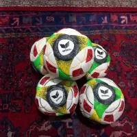 ۵عدد توپ فوتبال|ورزش‌های توپی|ری, شهادت|دیوار