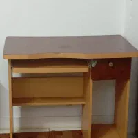 میز کامپیوتر در حد نو
