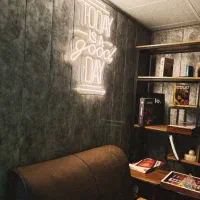 طراحی و ساخت انواع تابلو نئون به صورت تخصصی|ریسه و چراغ تزئینی|آبادان, |دیوار