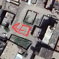 زمین در بافت ویرانی ابادگران