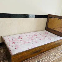 ۲ عدد تخت یک نفره به فروش میرسد
