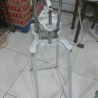 خلال کن سیب زمینی بسیار تمیز