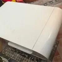 میز پذیرایی و میز سه تایی و مبل و لوستر