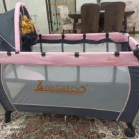 تخت کنار مادر