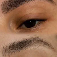 مدل برای میکروبلیدینگ ابرو