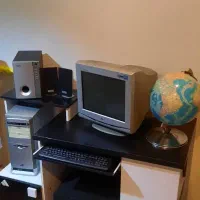 میز کامپیوتر دارای کتابخانه