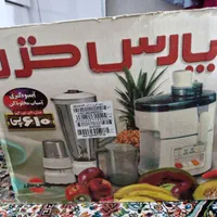 آب میوه گیری واسه فروش استفاده نشد کارتن  داره