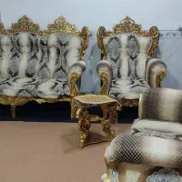 یک دست مبل سلطنتی طلایی