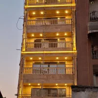 کارگر برقکار ساختمان