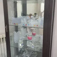 ویترین چوبی پشت آینه