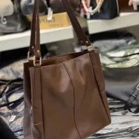 حسابدار خانم برای فروشگاه