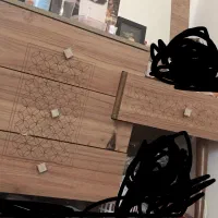 تخت خواب. و میز آرایش